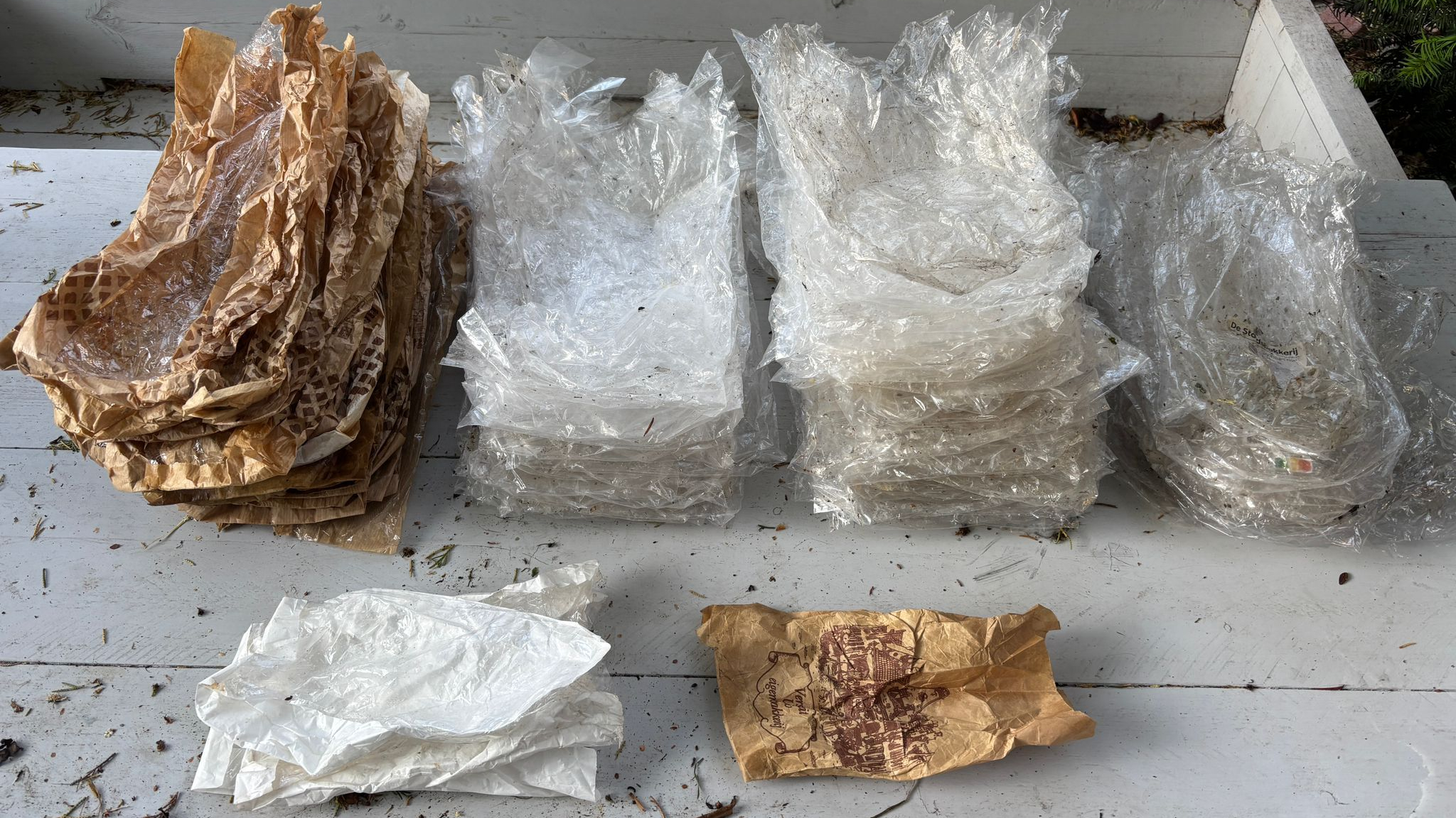 De zakjes die Dirk Groot verzamelde. Foto: Dirk Groot