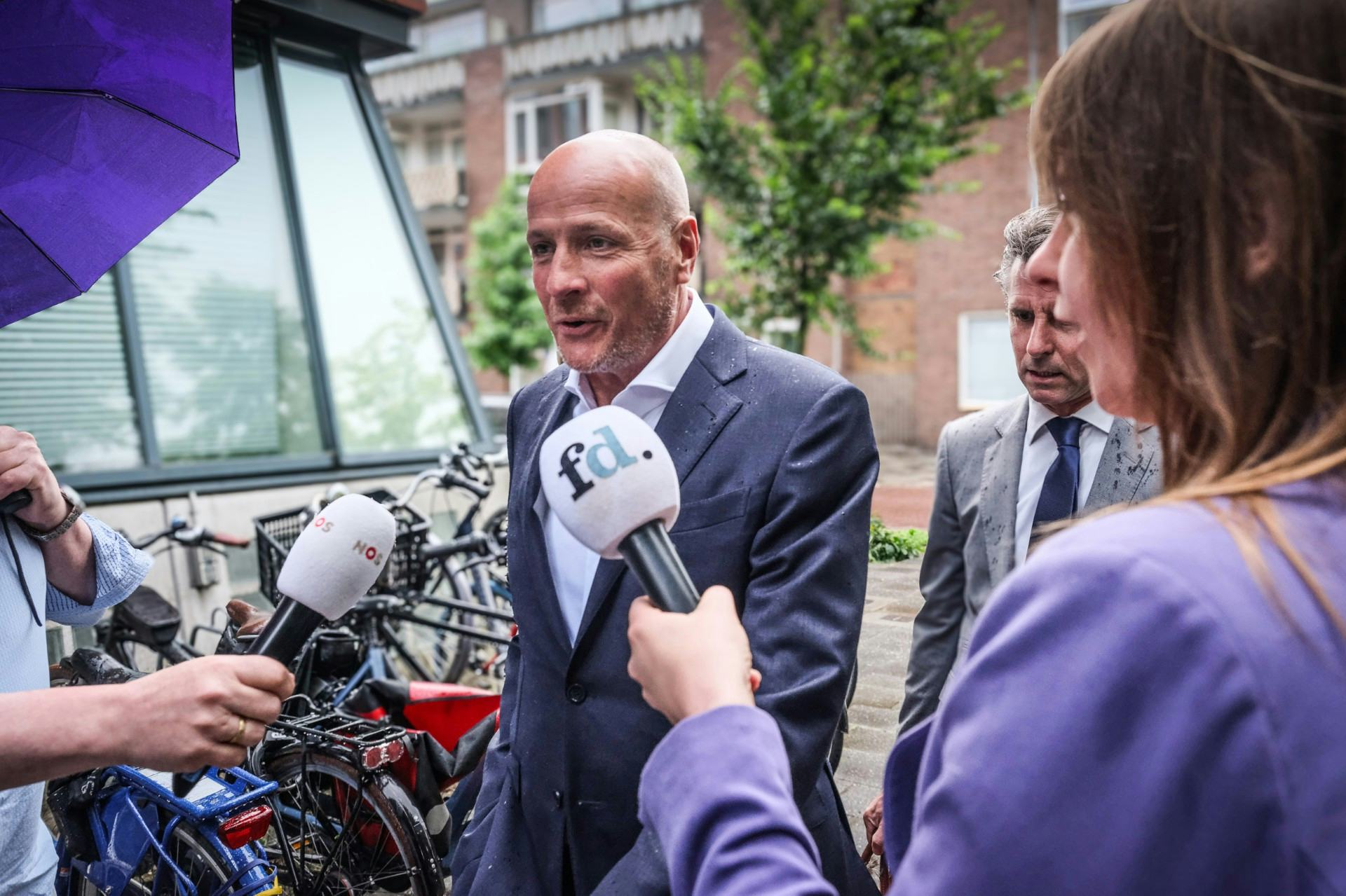 Frits van Eerd arriveert bij de rechtbank in Groningen. Foto: Jan Willem van Vliet