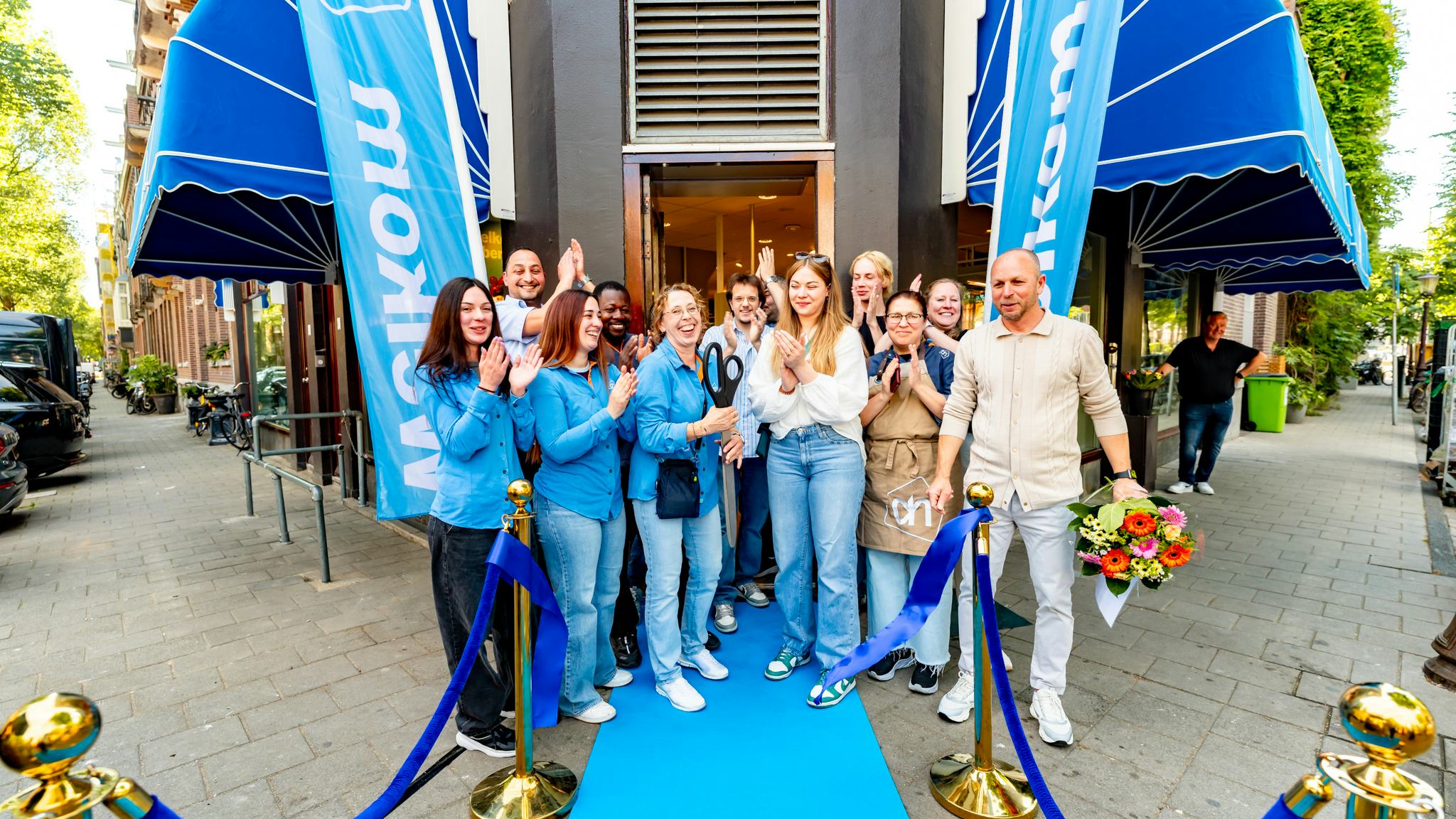 Het winkelteam van de kleinste AH. Foto: Albert Heijn