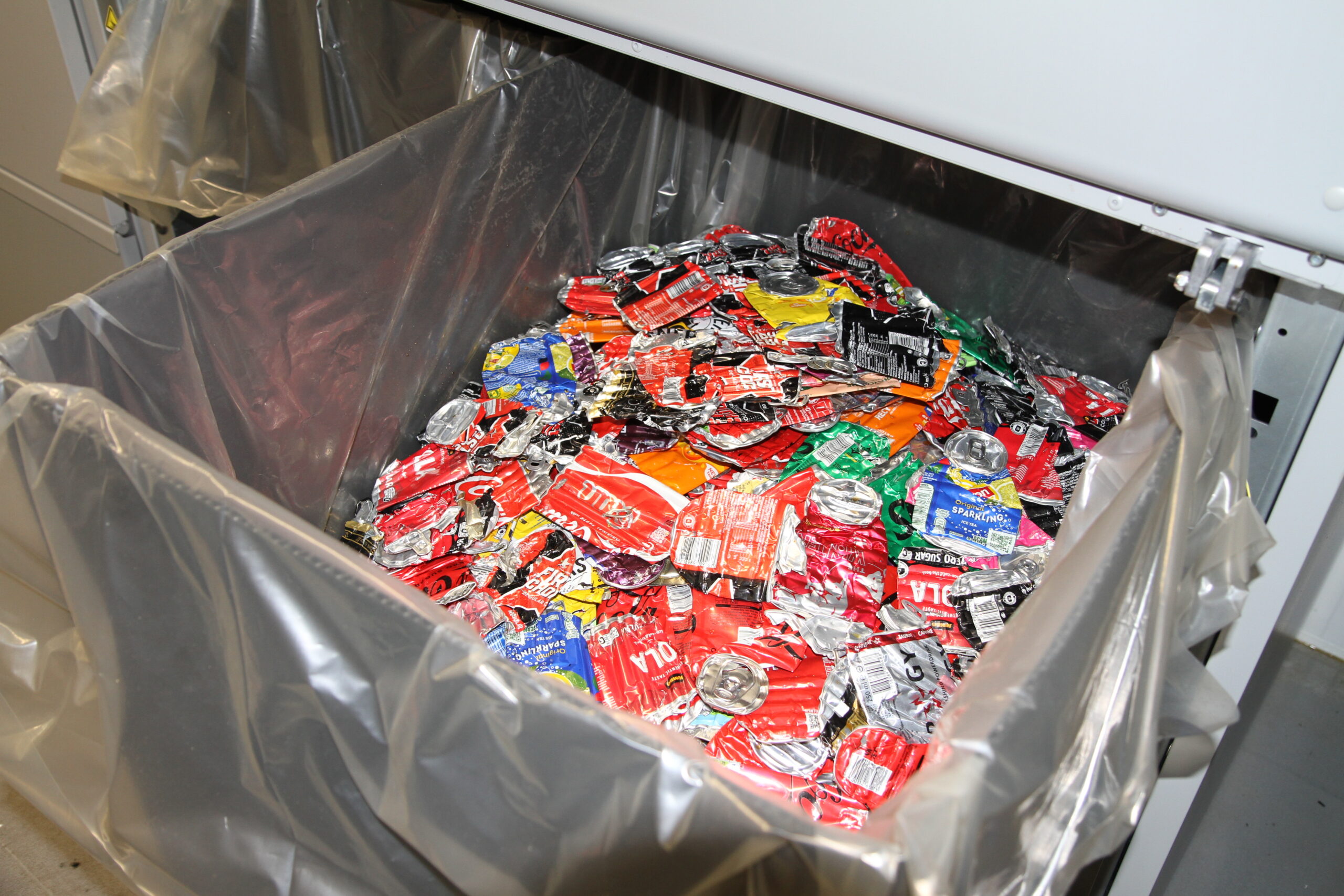 Geplette blikjes. Foto: Distrifood