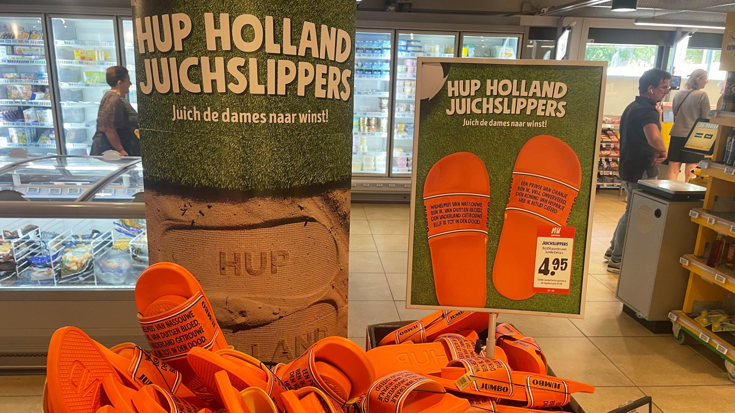 De juichslippers van Jumbo. Foto: Distrifood
