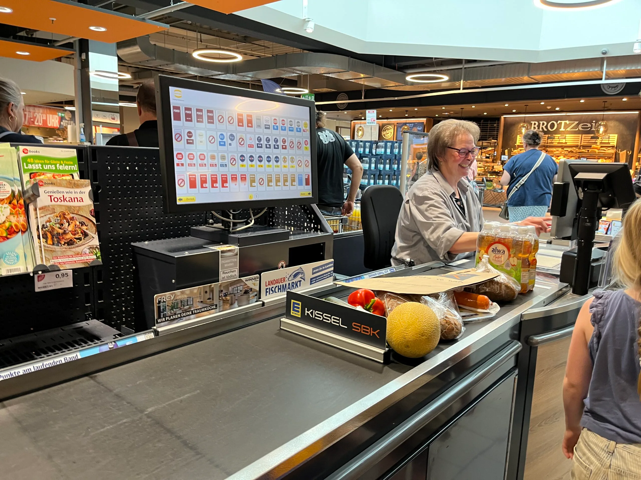 Kassa met rookwaren bij Edeka Kissel SBK Landau. Foto: Distrifood