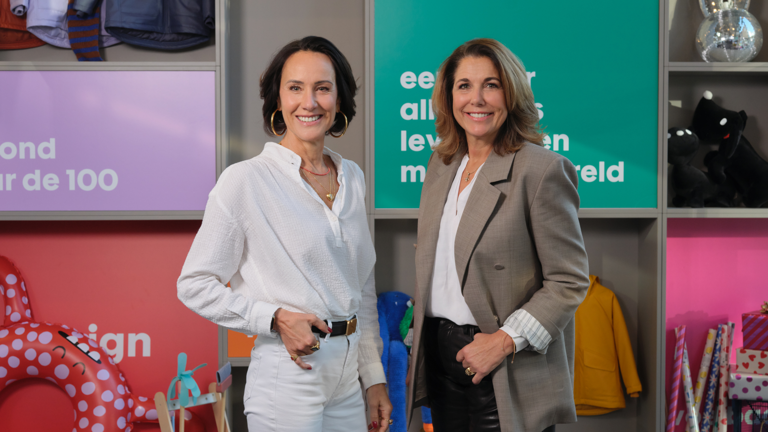 Ceo Saskia Egas Reparaz van Hema met Colette Cloosterman-van Eerd. Foto: Hema
