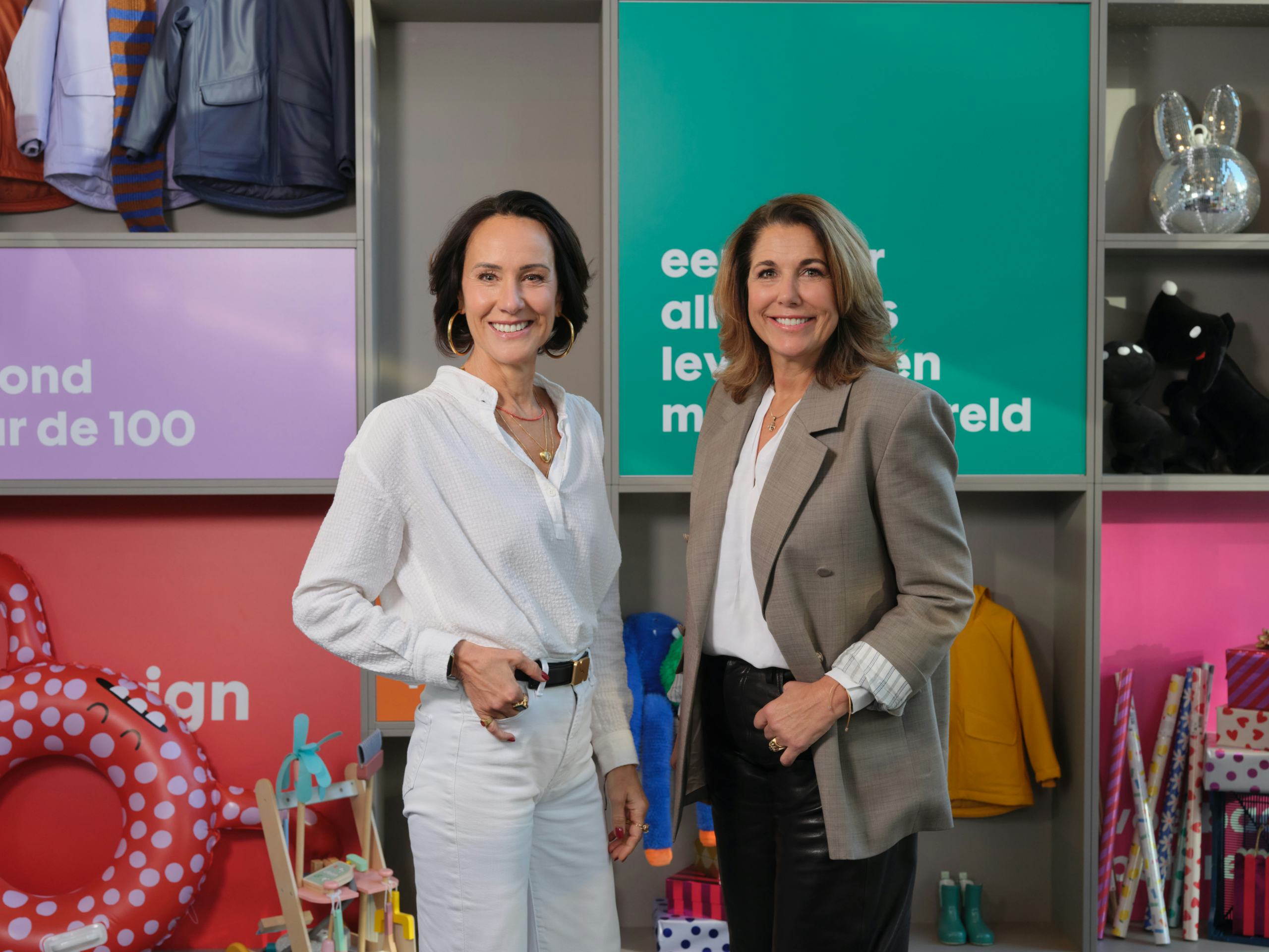 Ceo Saskia Egas Reparaz van Hema met Colette Cloosterman-van Eerd. Foto: Hema
