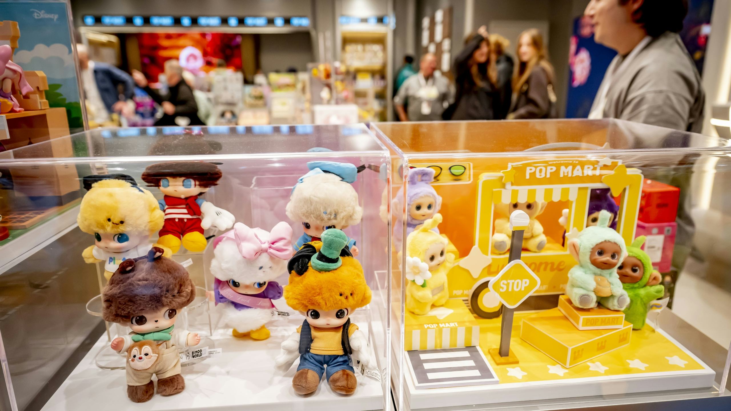 Labubu-poppen in de winkel van Pop Mart in Rotterdam. Foto: ANP / Hollandse Hoogte / Robin Utrecht