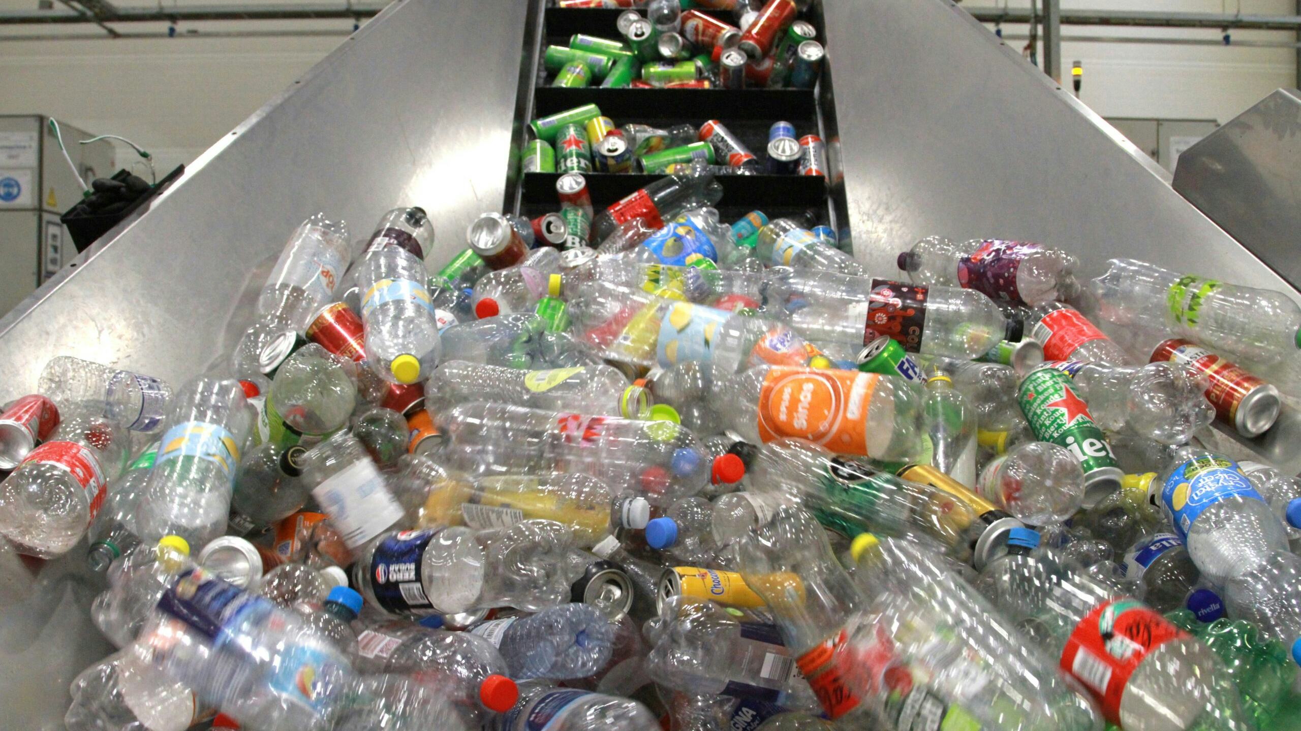 Statiegeldflesjes in het Verpact-telcentrum in Utrecht. Foto: Distrifood