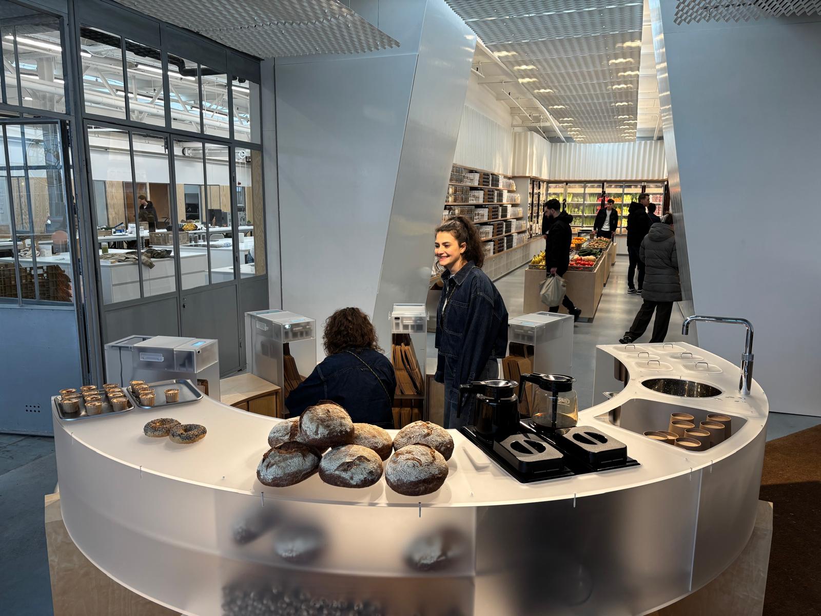 De entree van de winkel van Upfront in Rotterdam. Foto: DIstrifood