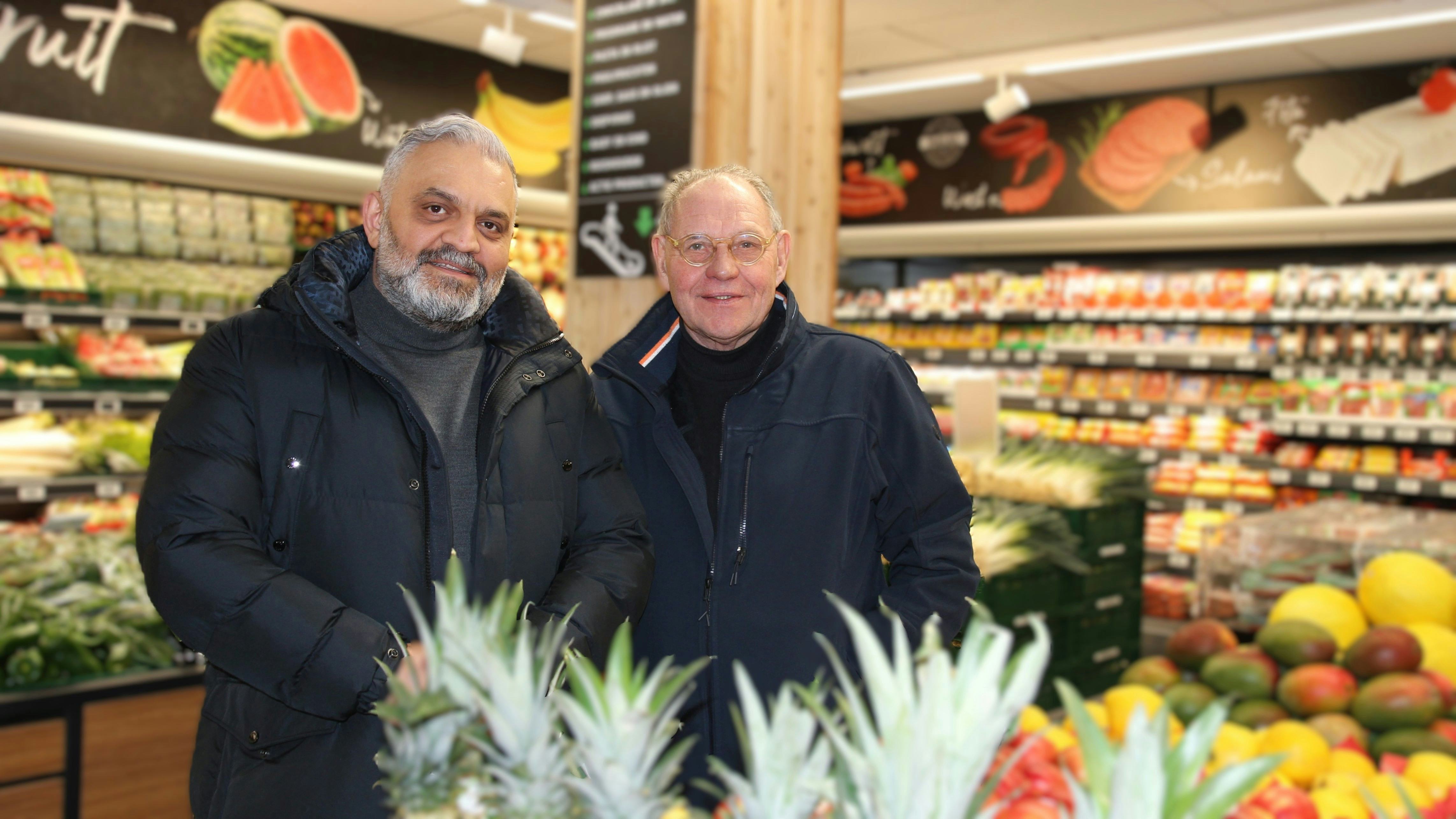 Ceo Zeki Sahan en operationeel manager Wim van Binsbergen daags voor de opening van Sahan Utrecht. Foto: Distrifood