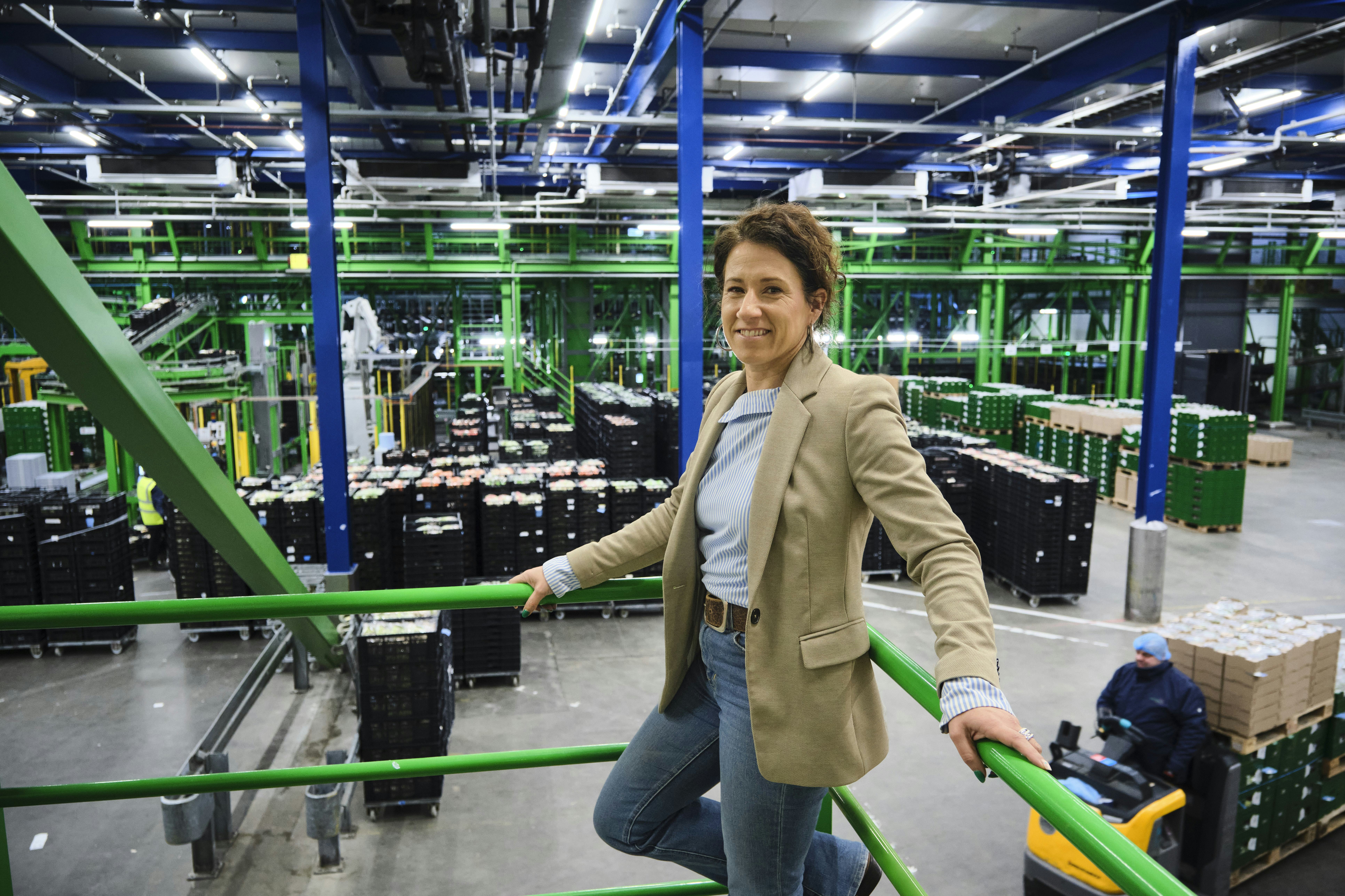 Directeur Jantine Heemskerk in de productieruimte van haar bedrijf in Rijnsburg. Foto Fred Libochant Fotografie

Rijnsburg / Jantine Heemskerk Fresh &amp; Easy