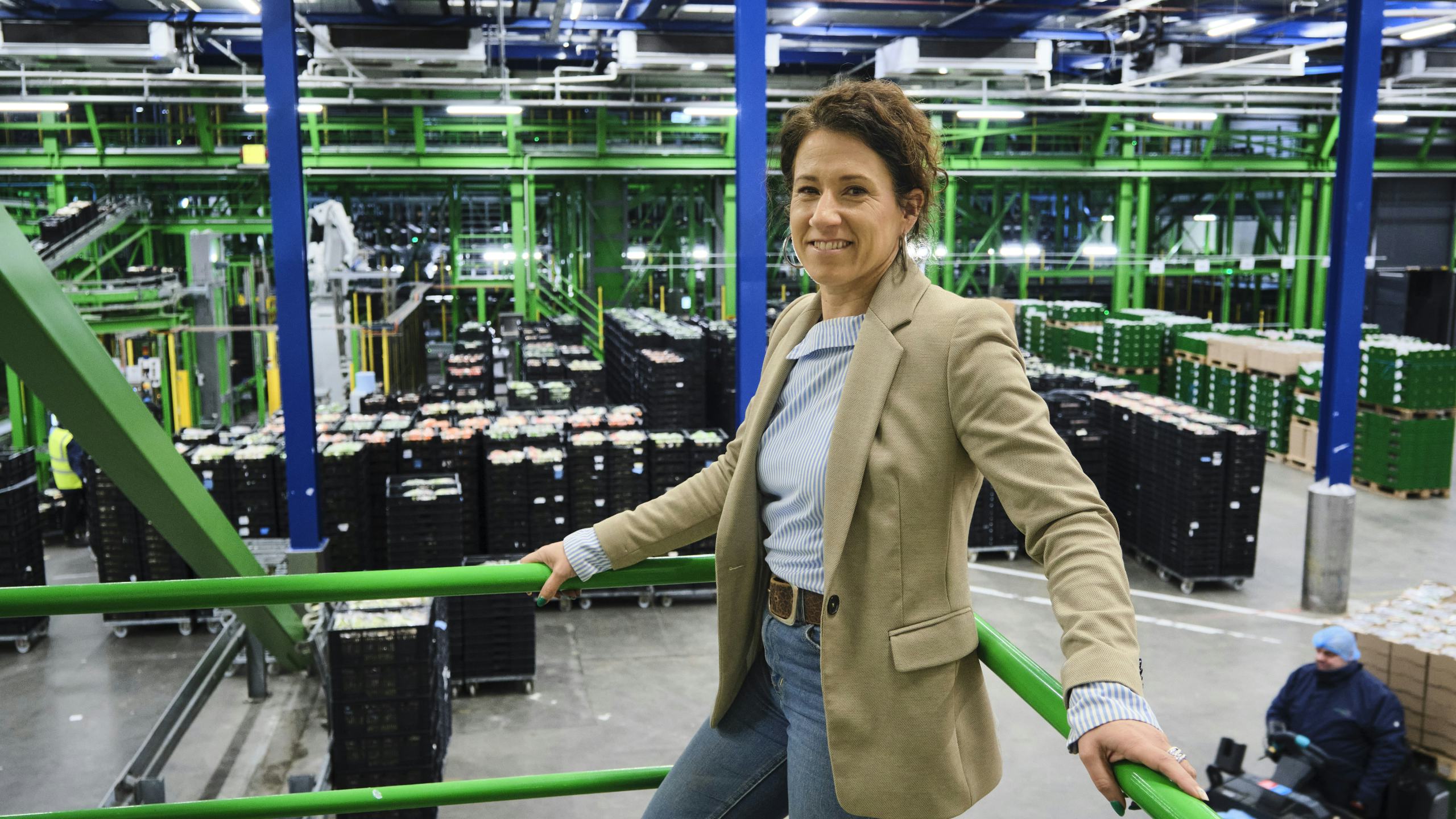 Directeur Jantine Heemskerk in de productieruimte van haar bedrijf in Rijnsburg. Foto: Fred Libochant Fotografie Rijnsburg / Jantine Heemskerk Fresh & Easy