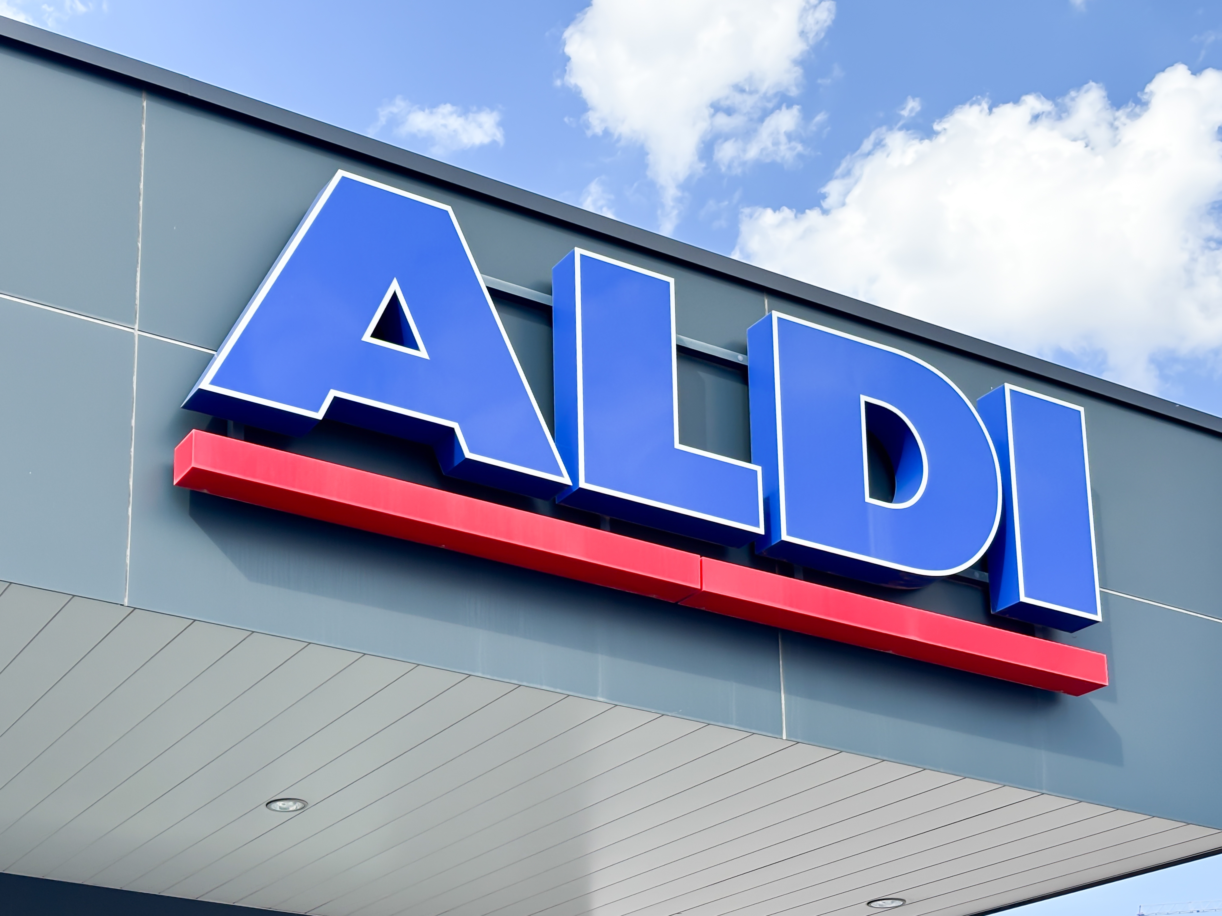 Aldi-logo op gevel Spaanse supermarkt. Foto: Shutterstock