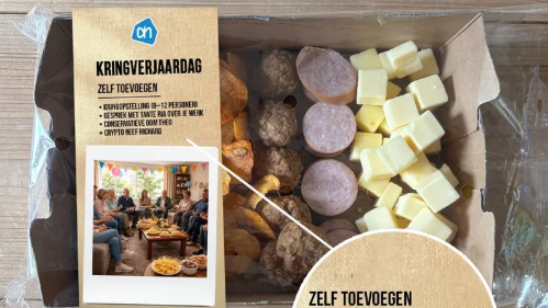 De Speld steekt draak met verspakketten AH. Foto: De Speld