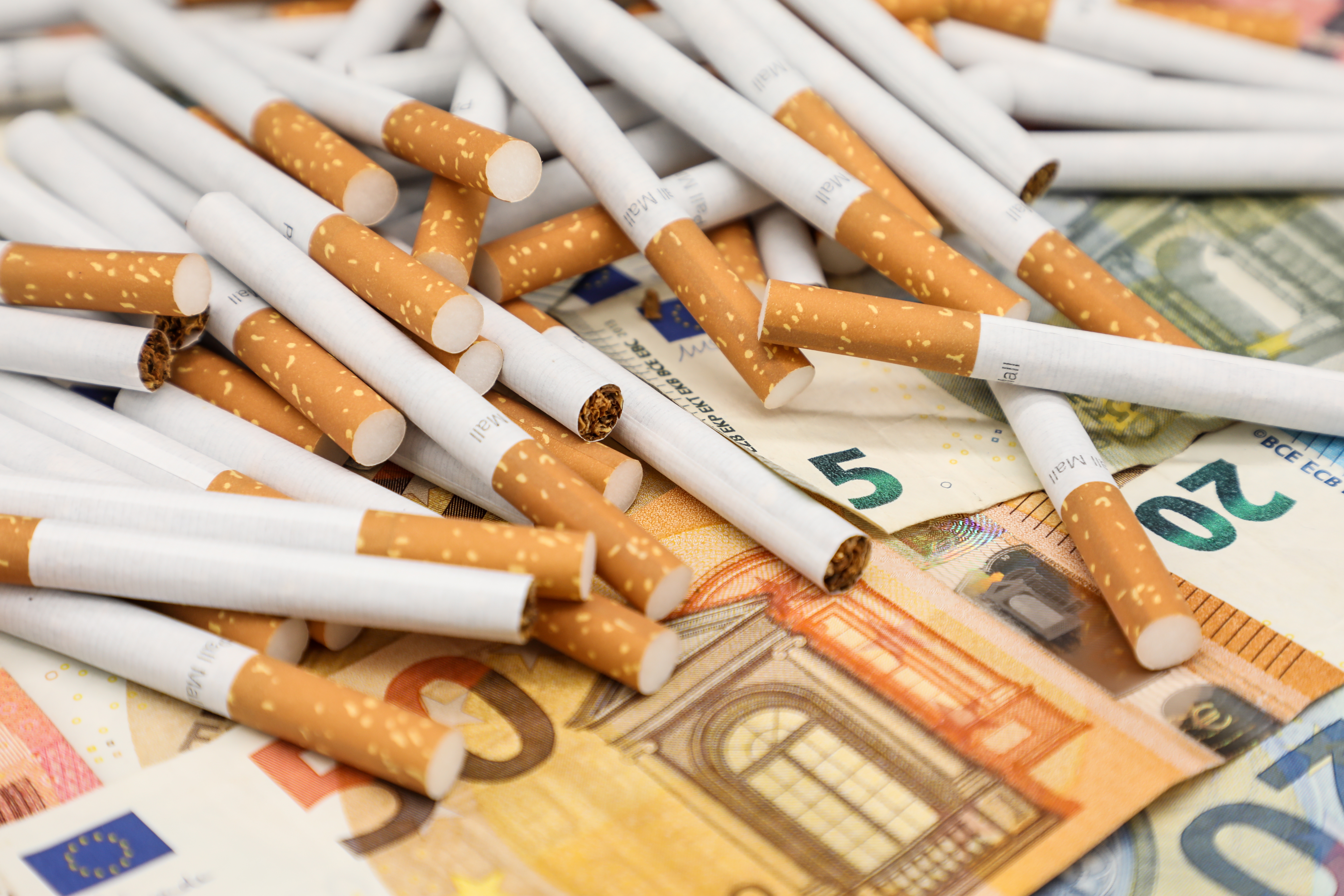 Sigaretten en geld, ter illustratie. Foto: ANP