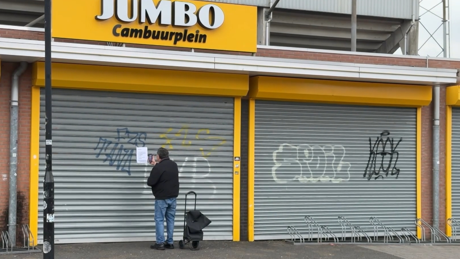 Jumbo aan het Cambuurplein in Leeuwarden blijft dagen dicht na brand. Videostill: Omroep Friesland