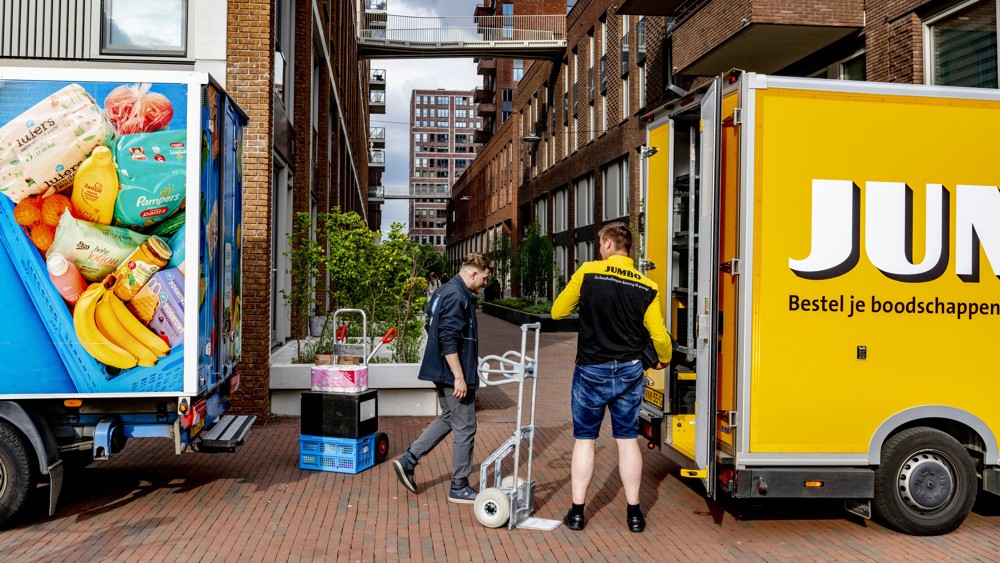 Bezorgers van AH en Jumbo. Foto: ANP