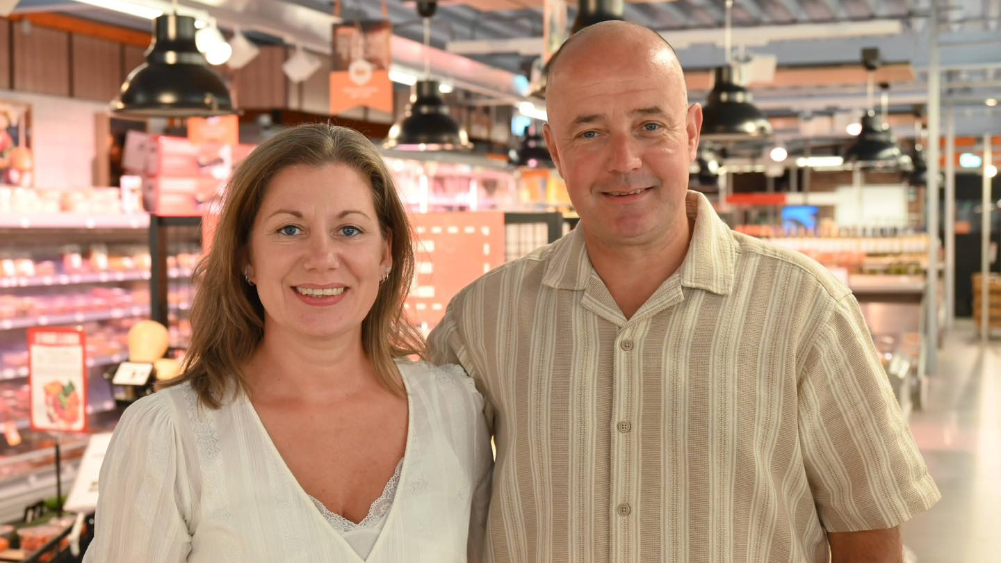 Jurjen en Karen Janssen nemen Coop Koekange over. Bron: Facebook Gewoon Coop Koekange 