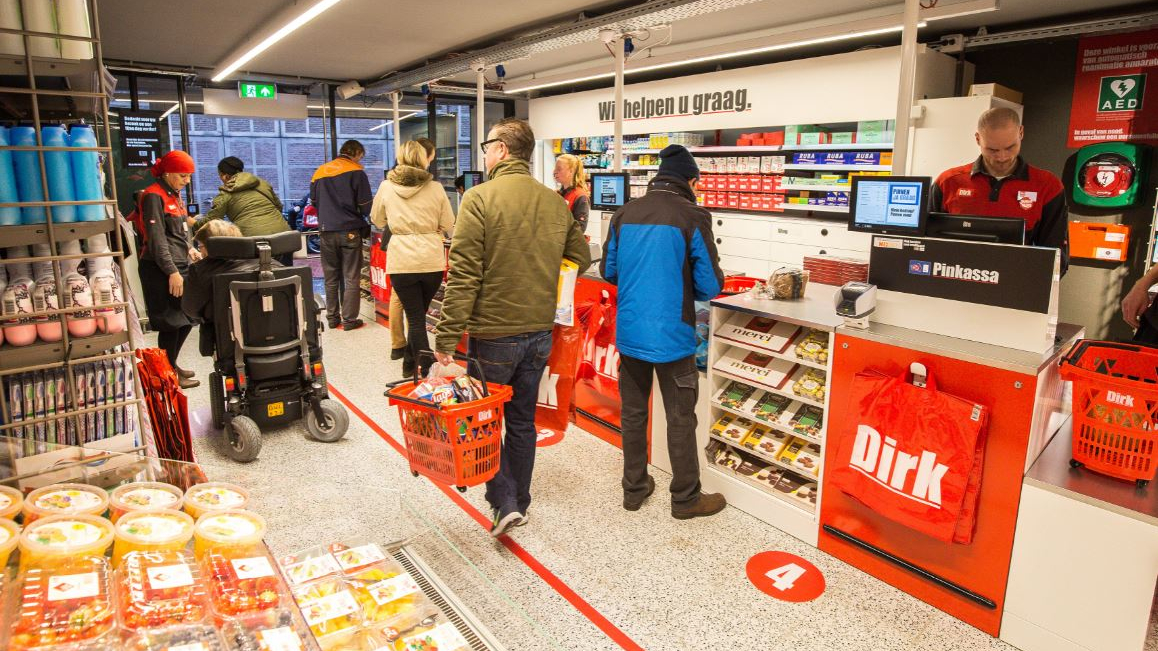 eeld uit eerste periode Dirk aan de Warmoesstraat, nog met verkoop tabak. Foto: Distrifood
