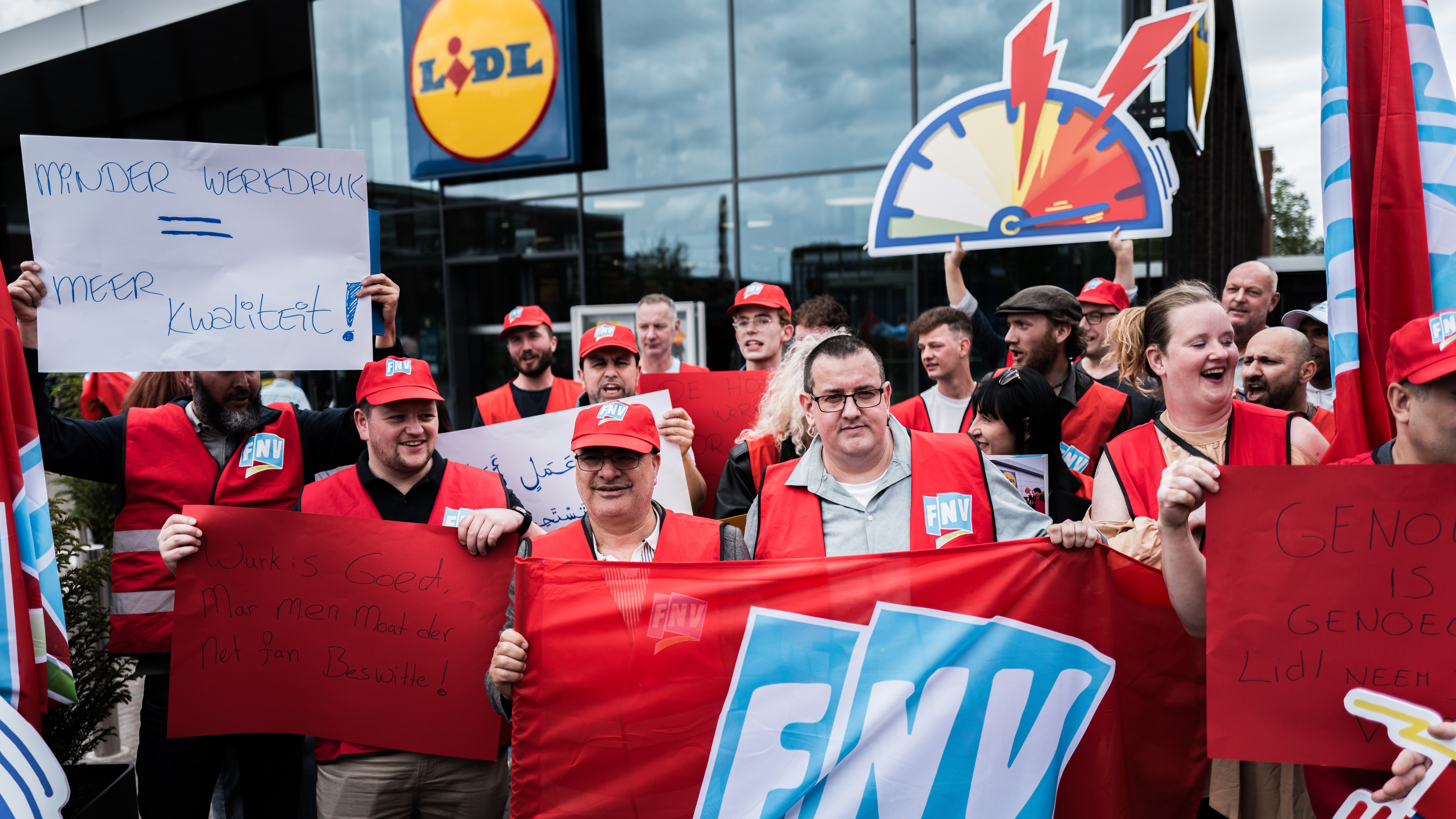 FNV-leden ageren begin juni in Huizen tegen de hoge Lidl-werkdruk. Foto: ANP