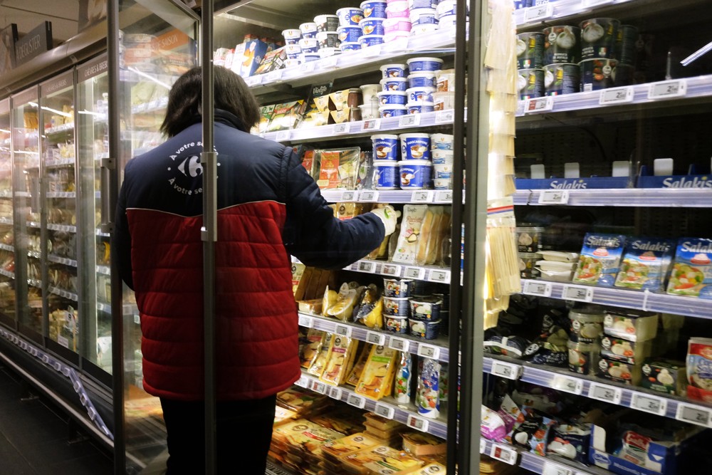 Een getroffen koeling in Frankrijk wordt opnieuw gevuld. Foto: AP
